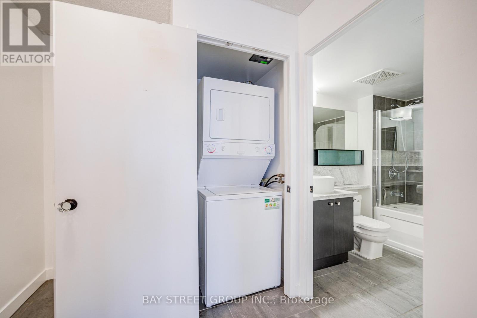 3716 - 11 Brunel Court, Toronto, ON - Indoor Photo Showing Laundry Room