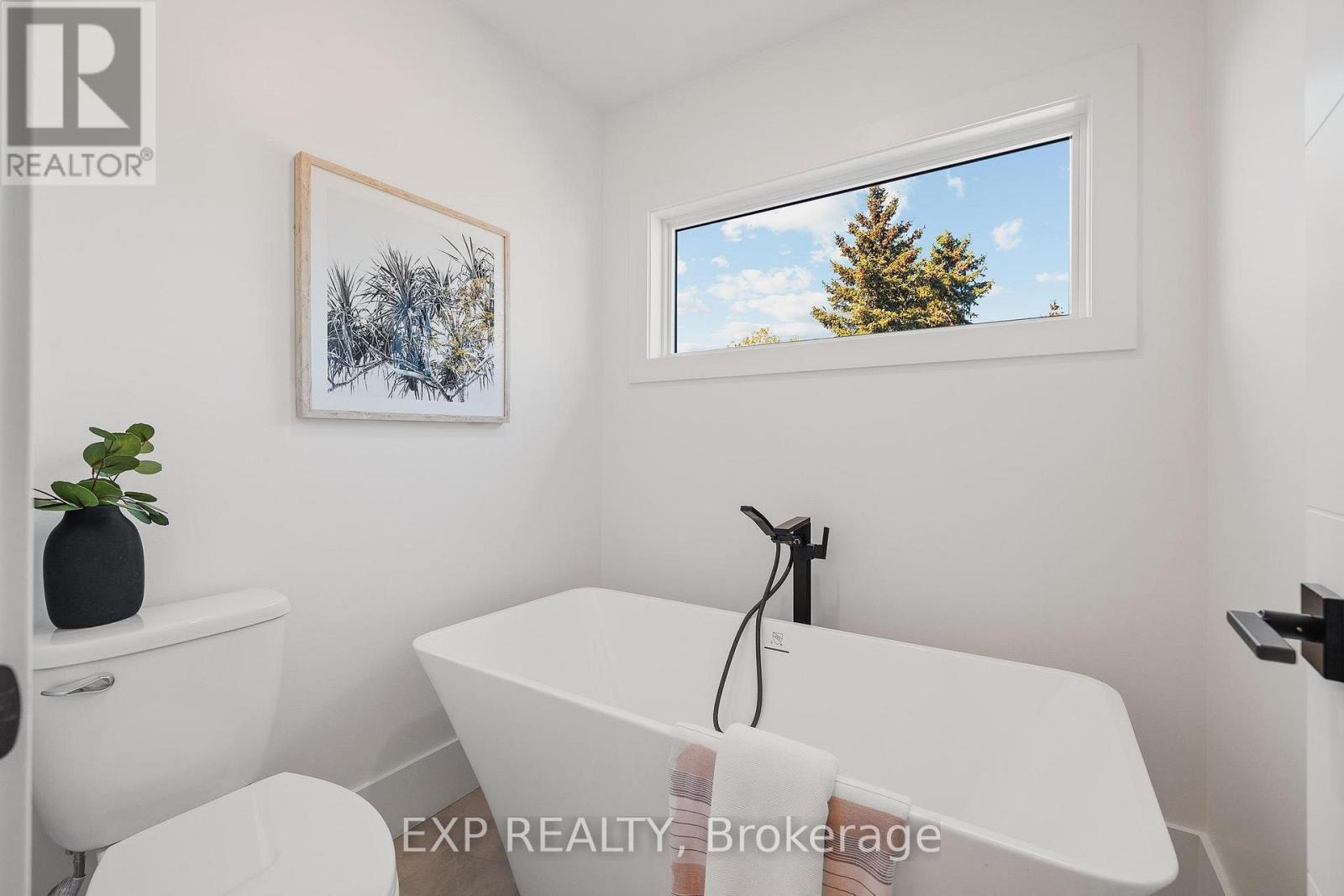 1060 Walton Avenue, North Perth, ON - Indoor Photo Showing Bathroom