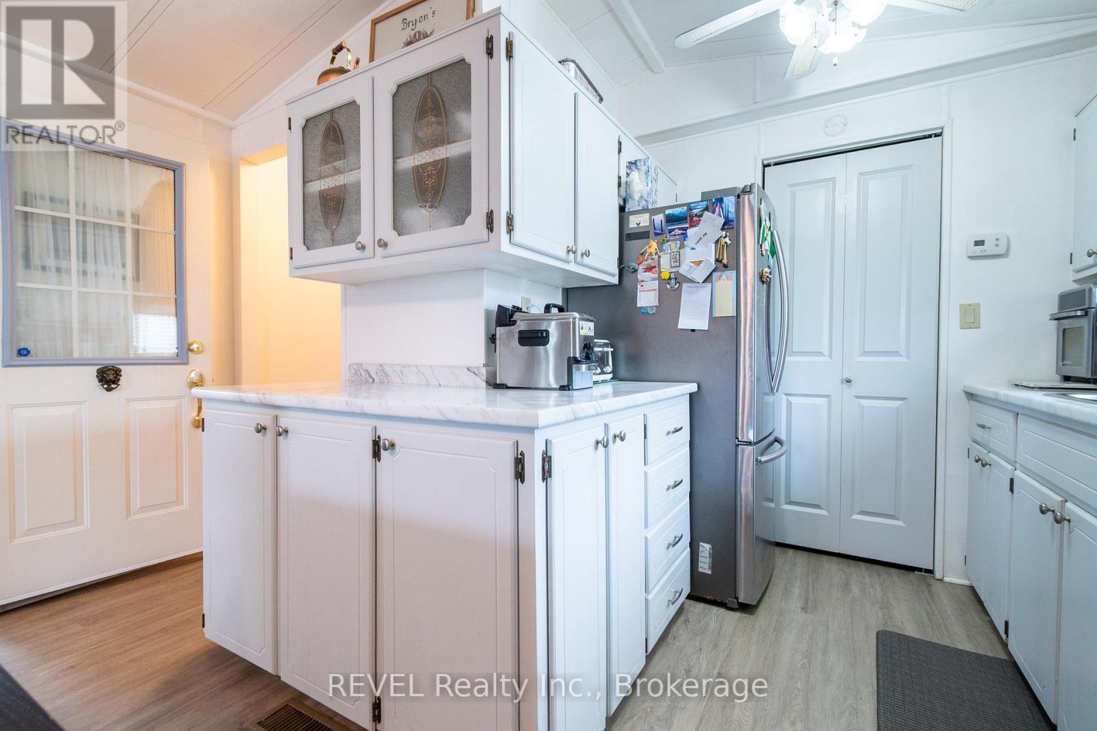 115 - 3033 Townline Road, Fort Erie (Black Creek), ON - Indoor Photo Showing Kitchen
