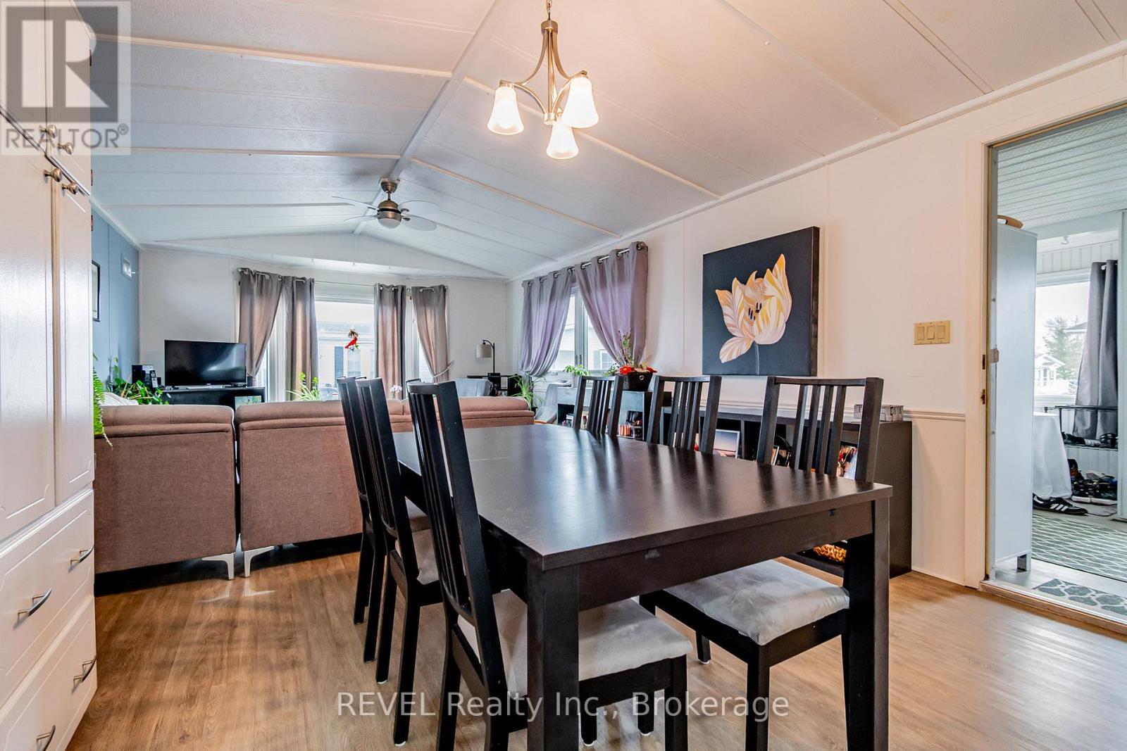 115 - 3033 Townline Road, Fort Erie (Black Creek), ON - Indoor Photo Showing Dining Room