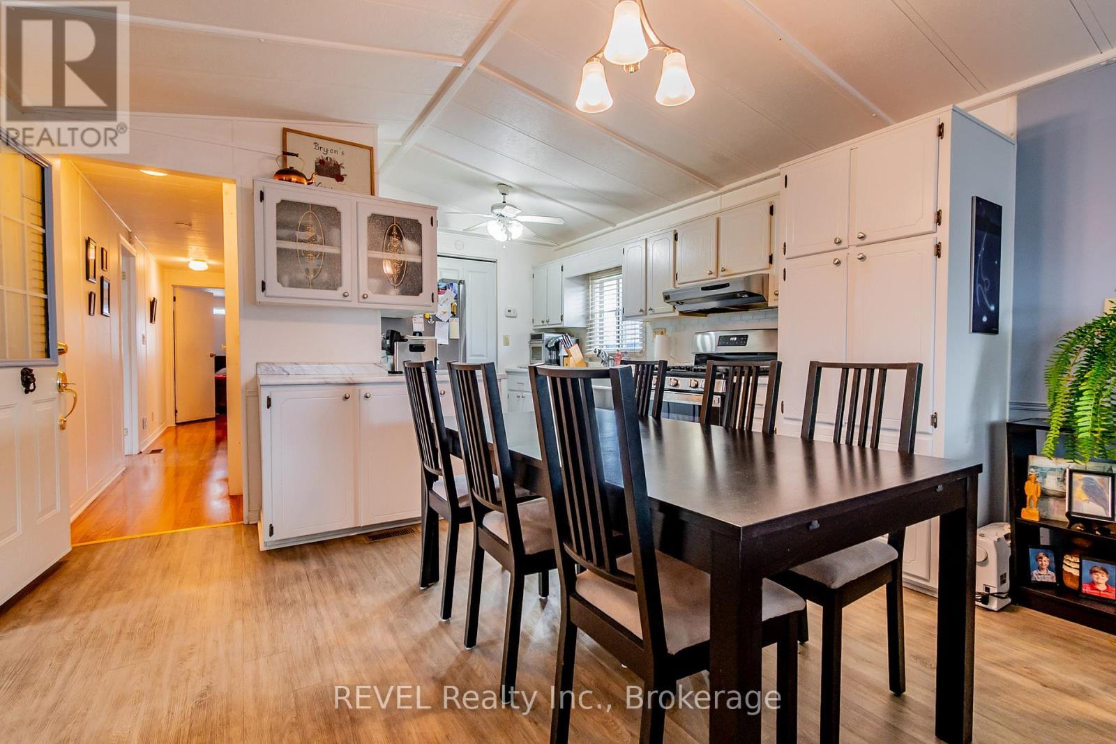 115 - 3033 Townline Road, Fort Erie (Black Creek), ON - Indoor Photo Showing Dining Room