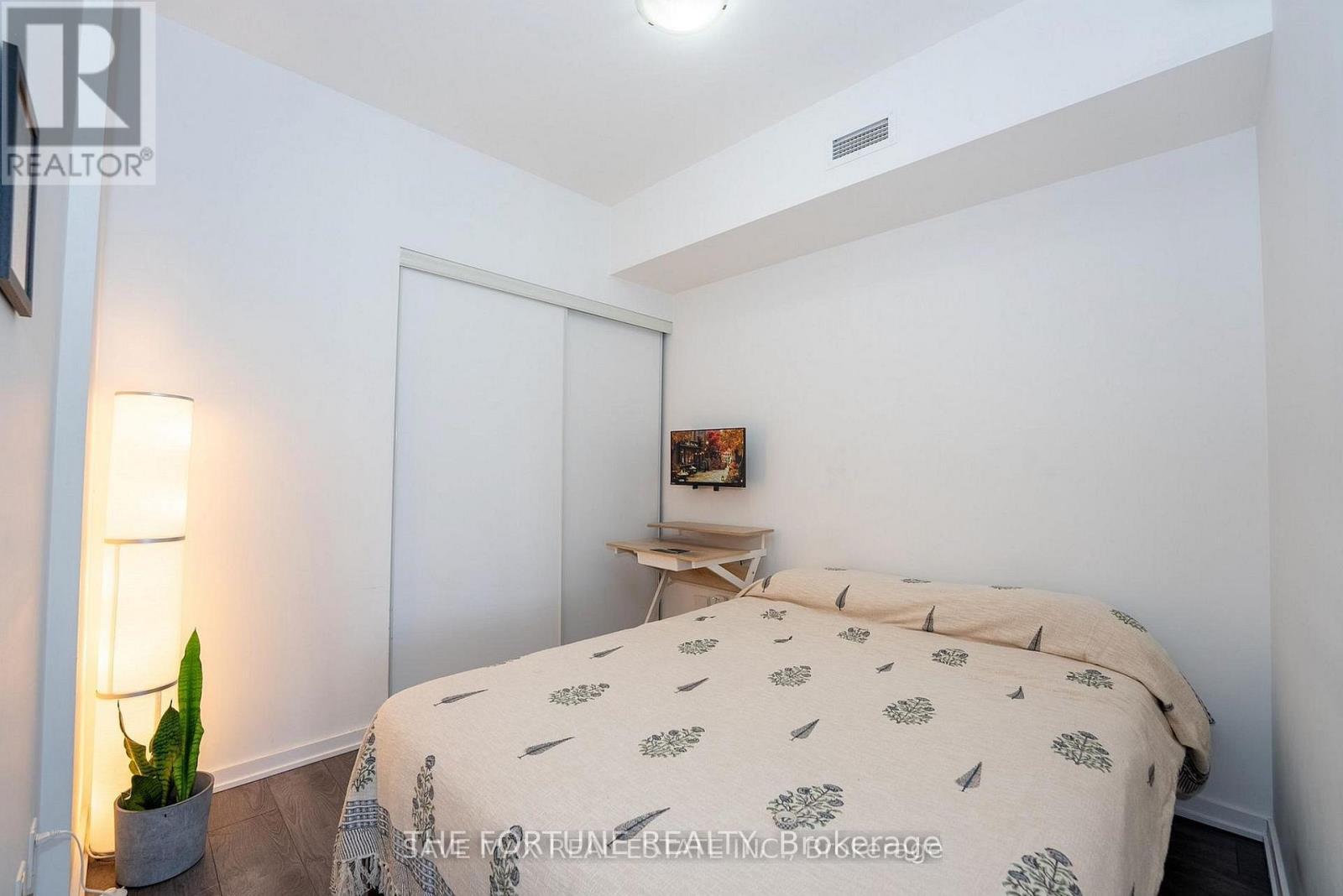 1712 - 103 The Queensway, Toronto, ON - Indoor Photo Showing Bedroom