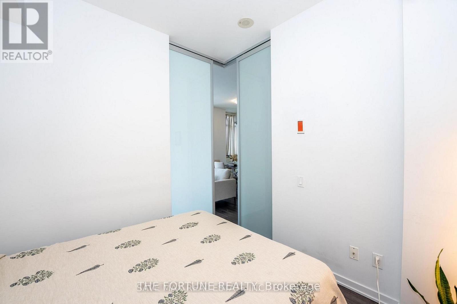 1712 - 103 The Queensway, Toronto, ON - Indoor Photo Showing Bedroom