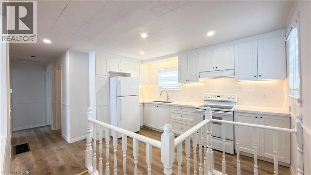 22 Broadview Avenue Unit# (Upper), Cambridge, ON - Indoor Photo Showing Kitchen