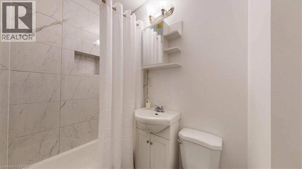 22 Broadview Avenue Unit# (Upper), Cambridge, ON - Indoor Photo Showing Bathroom