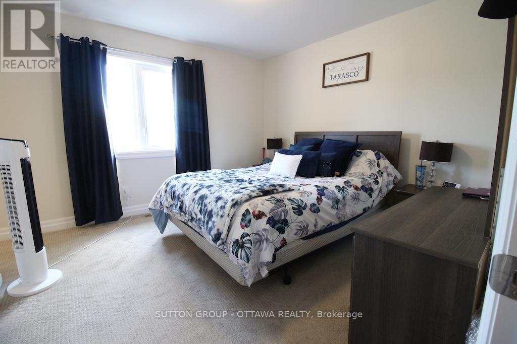 303 Rue De L Etang Street, Clarence-Rockland, ON - Indoor Photo Showing Bedroom
