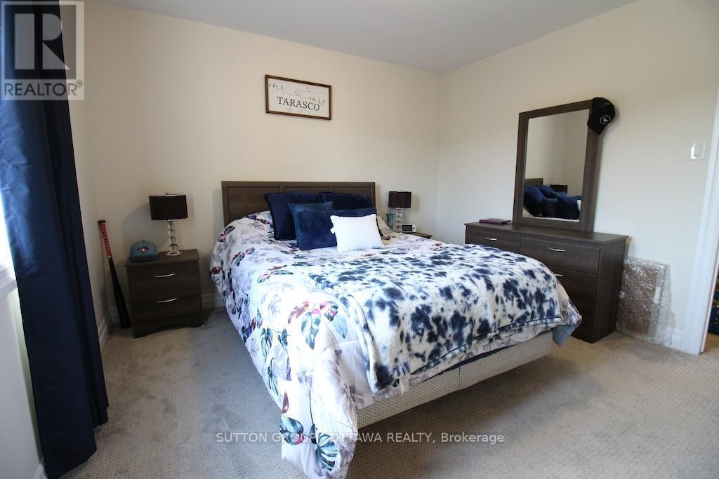 303 Rue De L Etang Street, Clarence-Rockland, ON - Indoor Photo Showing Bedroom