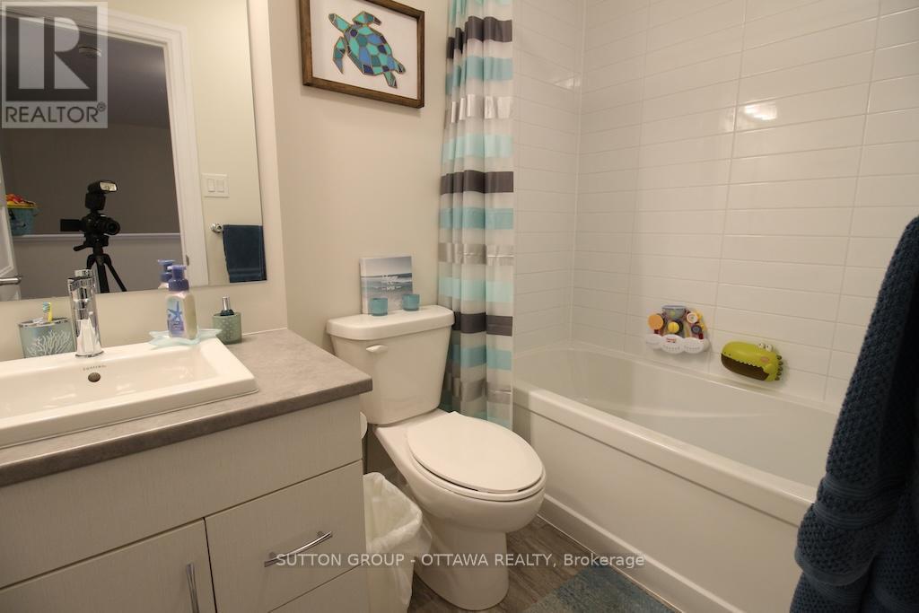 303 Rue De L Etang Street, Clarence-Rockland, ON - Indoor Photo Showing Bathroom