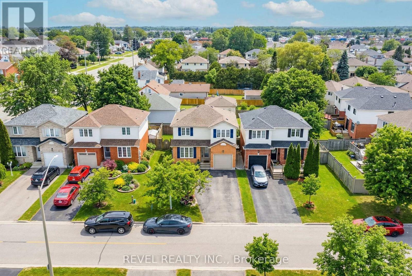 10 Barron Court, Clarington, ON - Outdoor With View