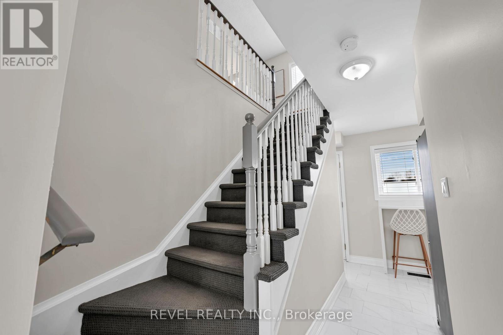 10 Barron Court, Clarington, ON - Indoor Photo Showing Other Room