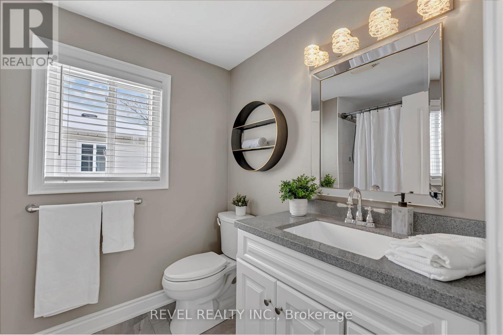10 Barron Court, Clarington, ON - Indoor Photo Showing Bathroom