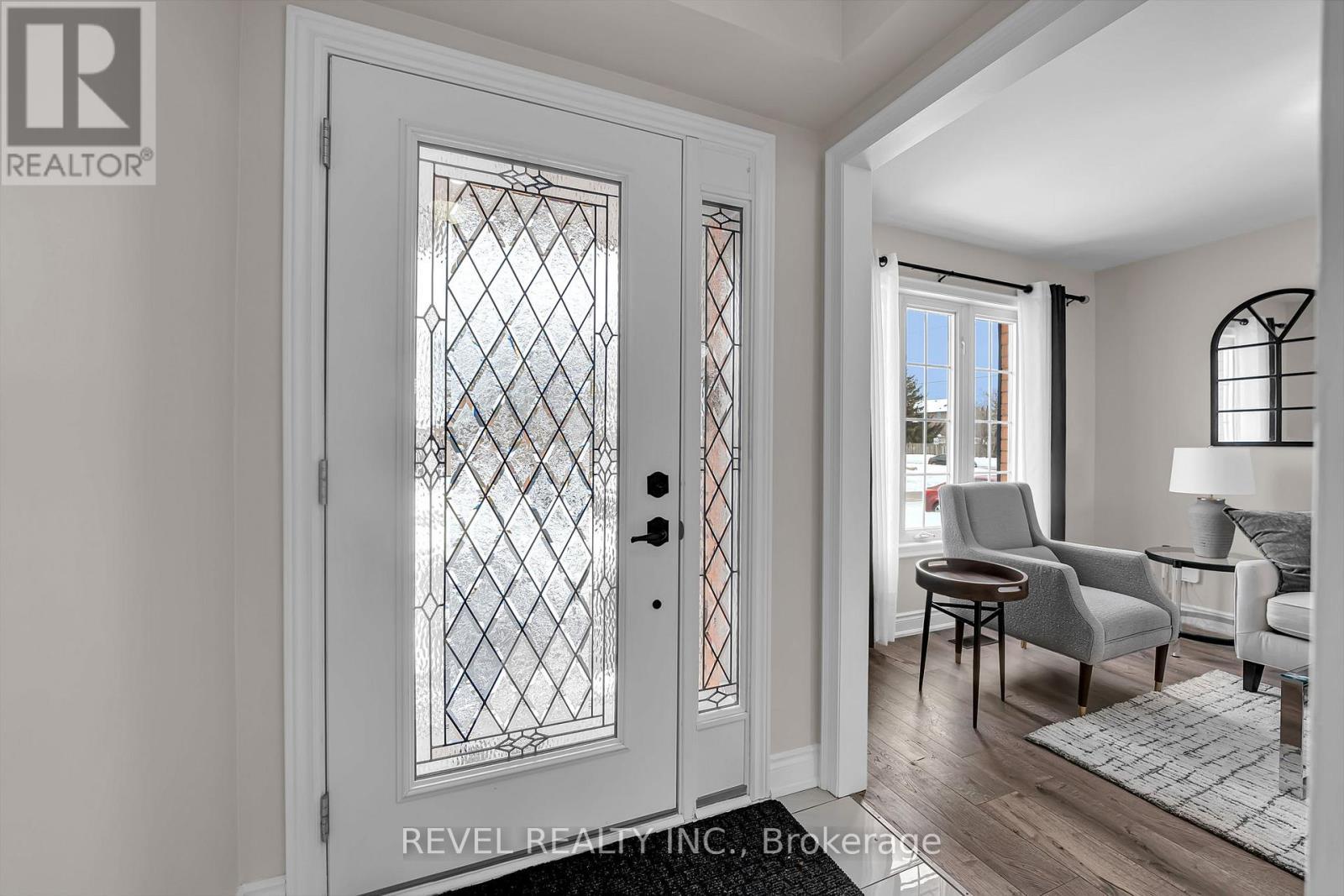 10 Barron Court, Clarington, ON - Indoor Photo Showing Other Room