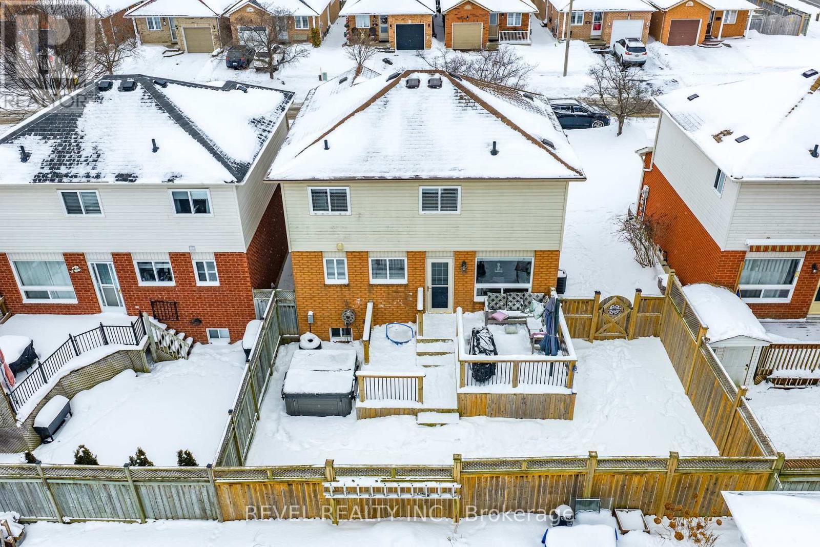 10 Barron Court, Clarington, ON - Outdoor