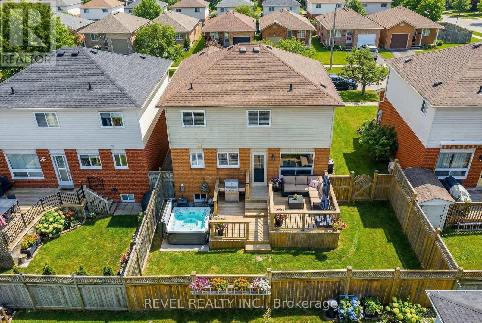 10 Barron Court, Clarington, ON - Outdoor With Deck Patio Veranda