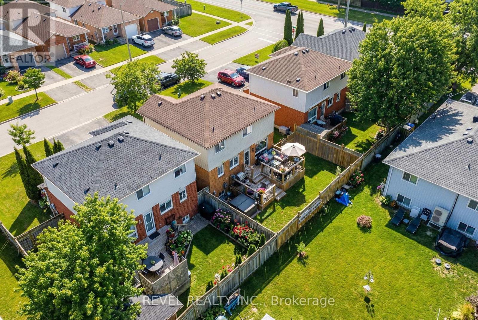 10 Barron Court, Clarington, ON - Outdoor With View