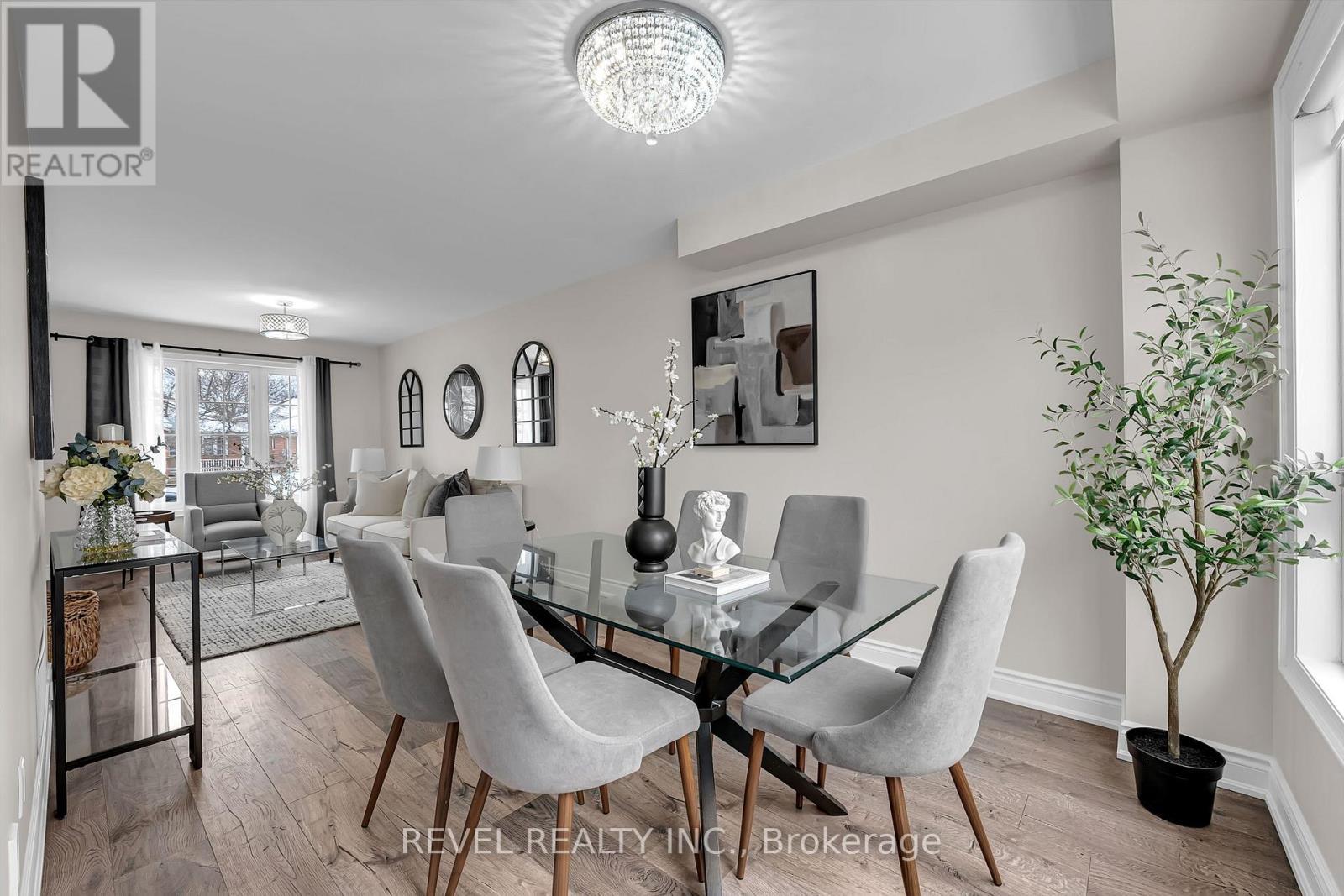 10 Barron Court, Clarington, ON - Indoor Photo Showing Dining Room