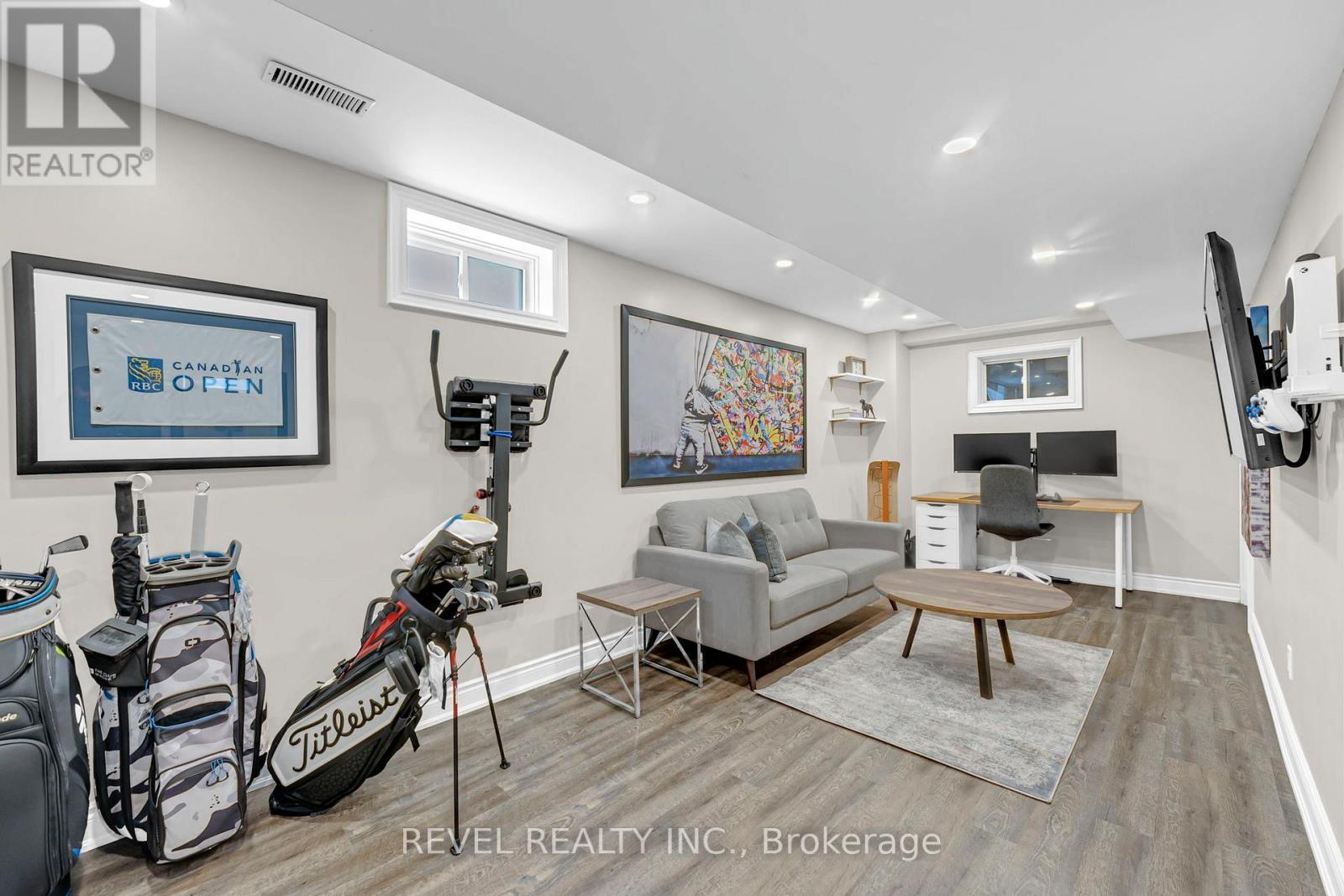 10 Barron Court, Clarington, ON - Indoor