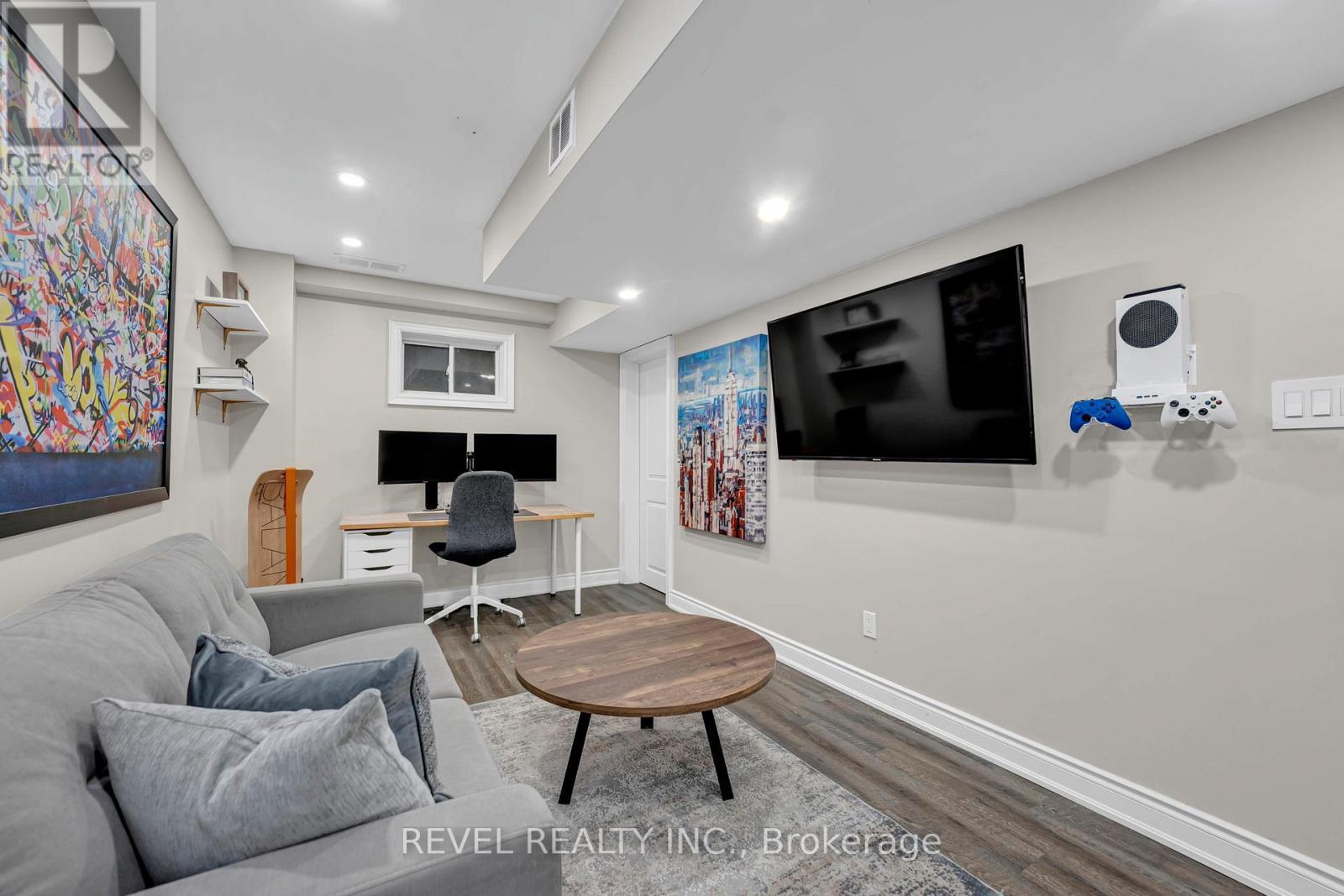 10 Barron Court, Clarington, ON - Indoor