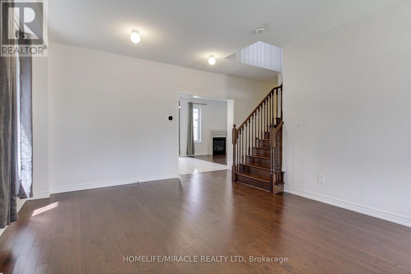 992 Green Street, Innisfil, ON - Indoor Photo Showing Other Room