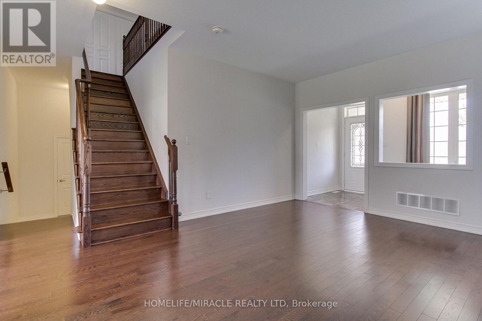 992 Green Street, Innisfil, ON - Indoor Photo Showing Other Room