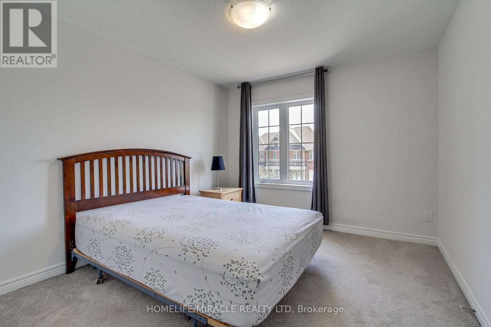 992 Green Street, Innisfil, ON - Indoor Photo Showing Bedroom