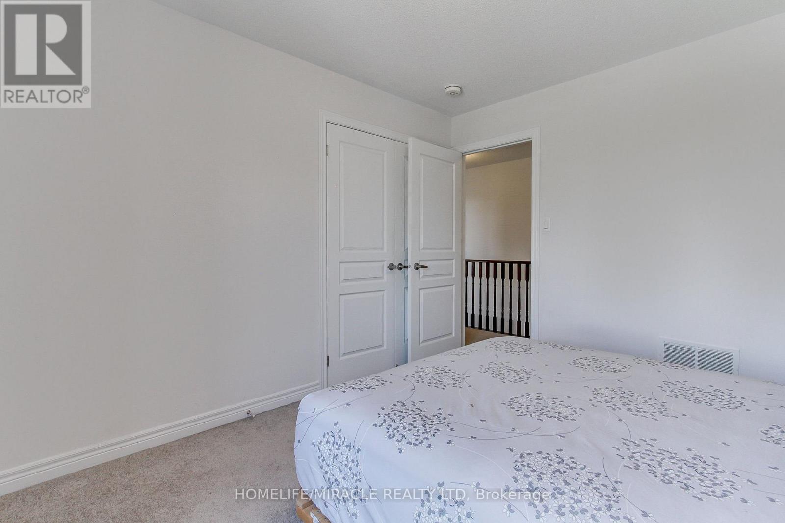 992 Green Street, Innisfil, ON - Indoor Photo Showing Bedroom