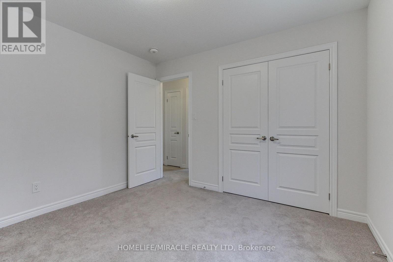 992 Green Street, Innisfil, ON - Indoor Photo Showing Other Room