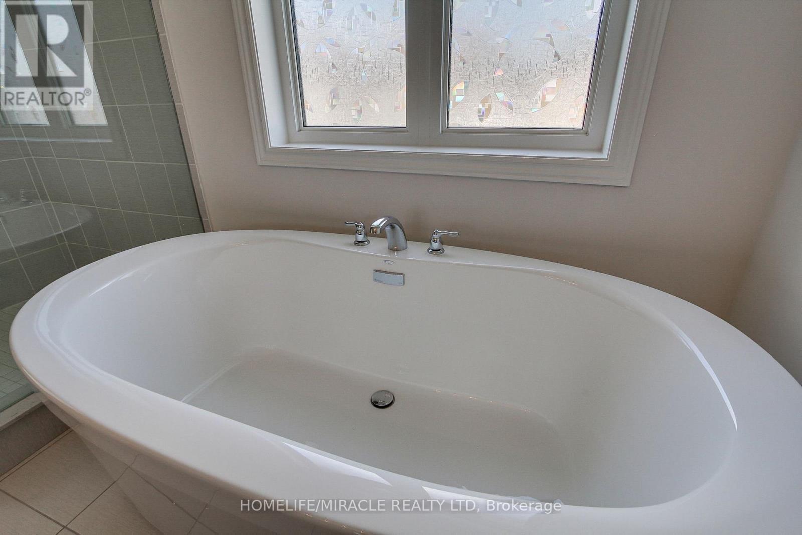 992 Green Street, Innisfil, ON - Indoor Photo Showing Bathroom