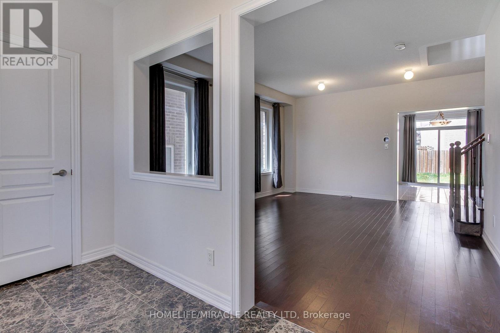 992 Green Street, Innisfil, ON - Indoor Photo Showing Other Room