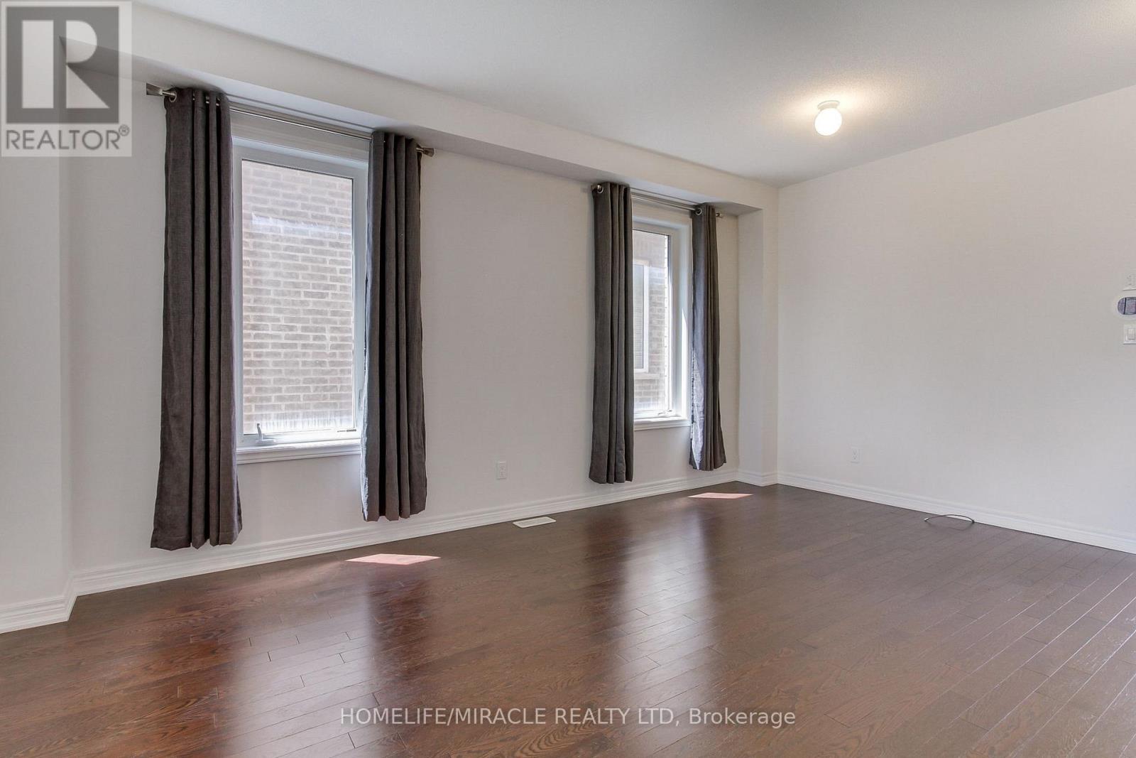 992 Green Street, Innisfil, ON - Indoor Photo Showing Other Room