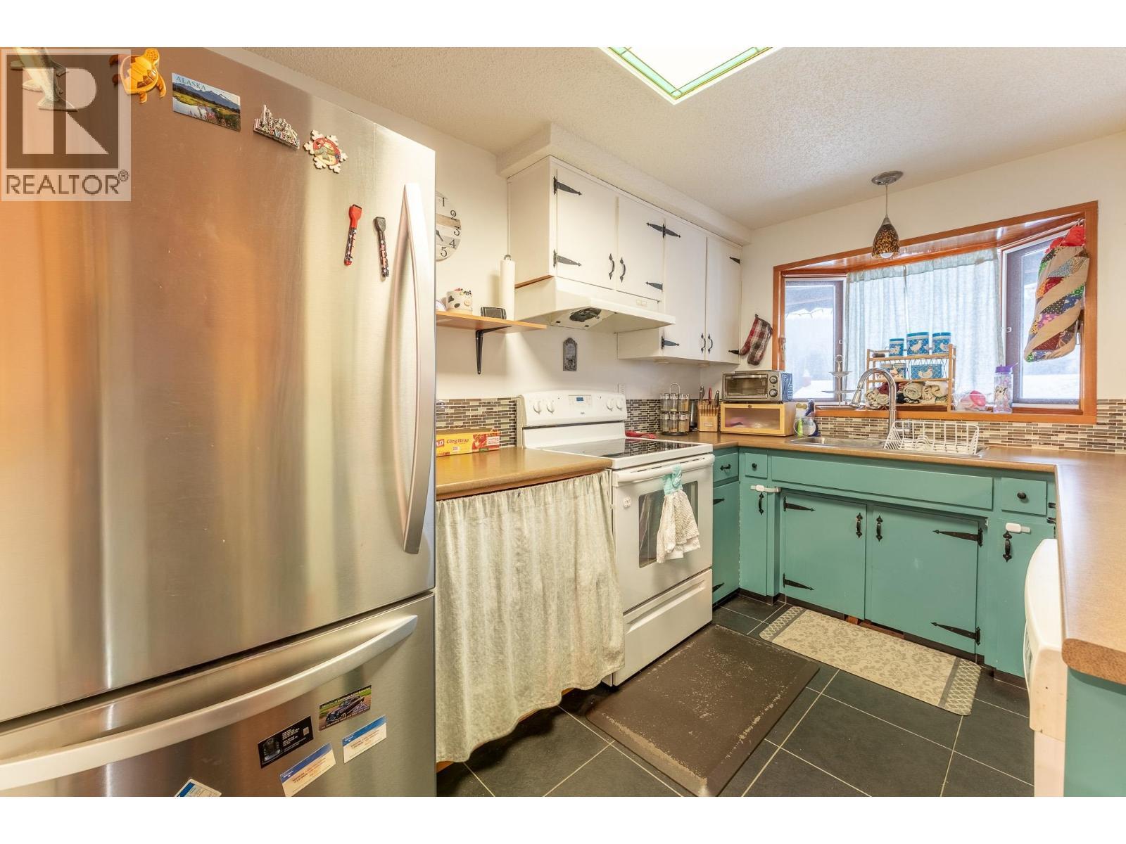 660 Pilot Street, Prince George, BC - Indoor Photo Showing Kitchen With Double Sink