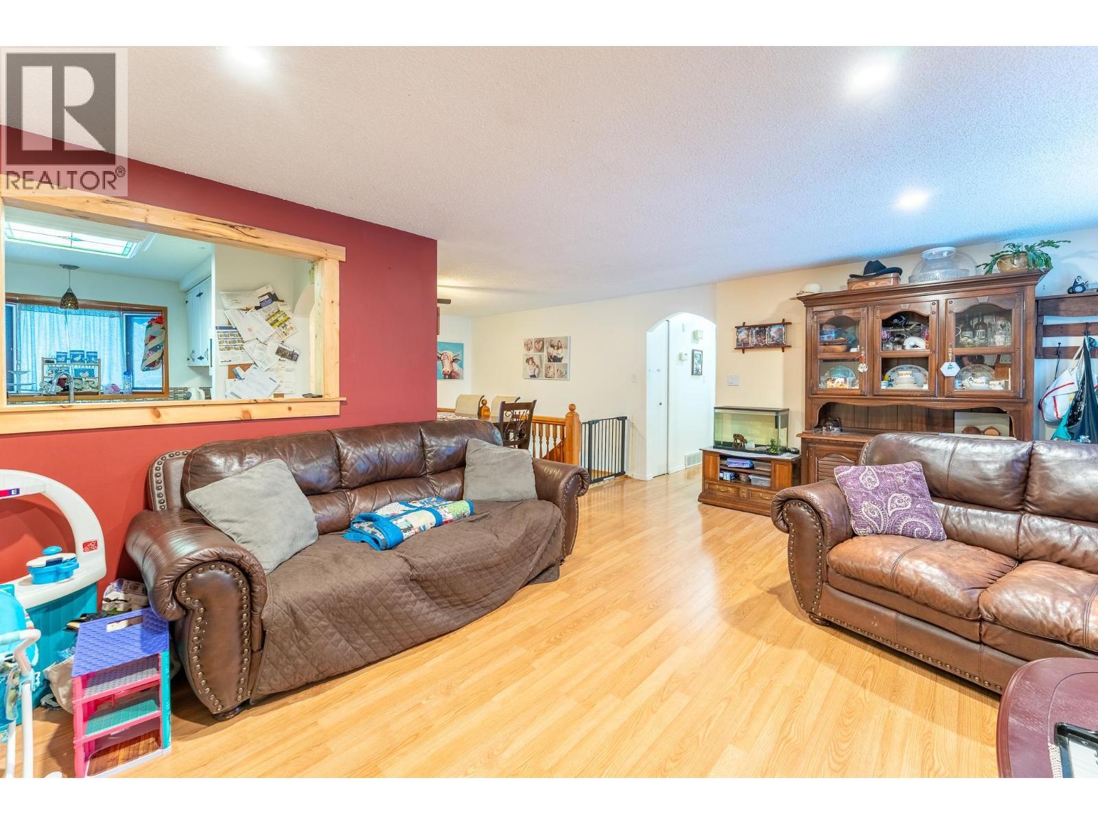 660 Pilot Street, Prince George, BC - Indoor Photo Showing Living Room