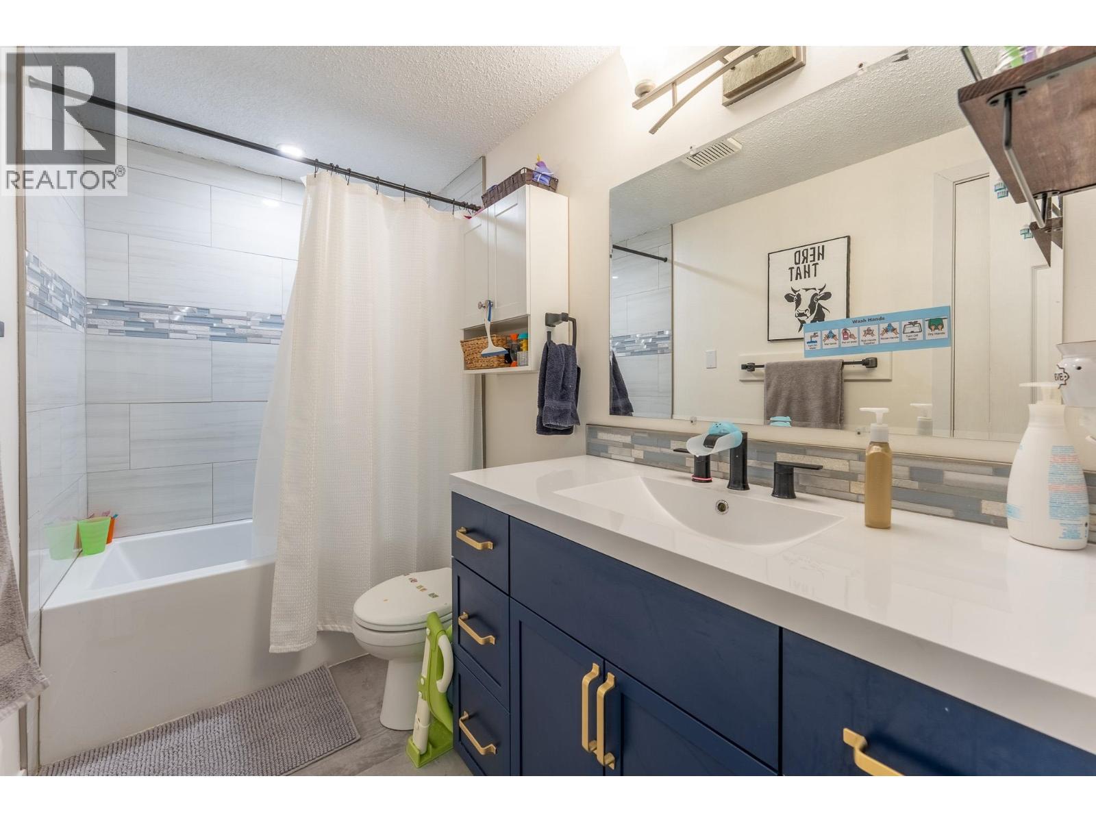 660 Pilot Street, Prince George, BC - Indoor Photo Showing Bathroom