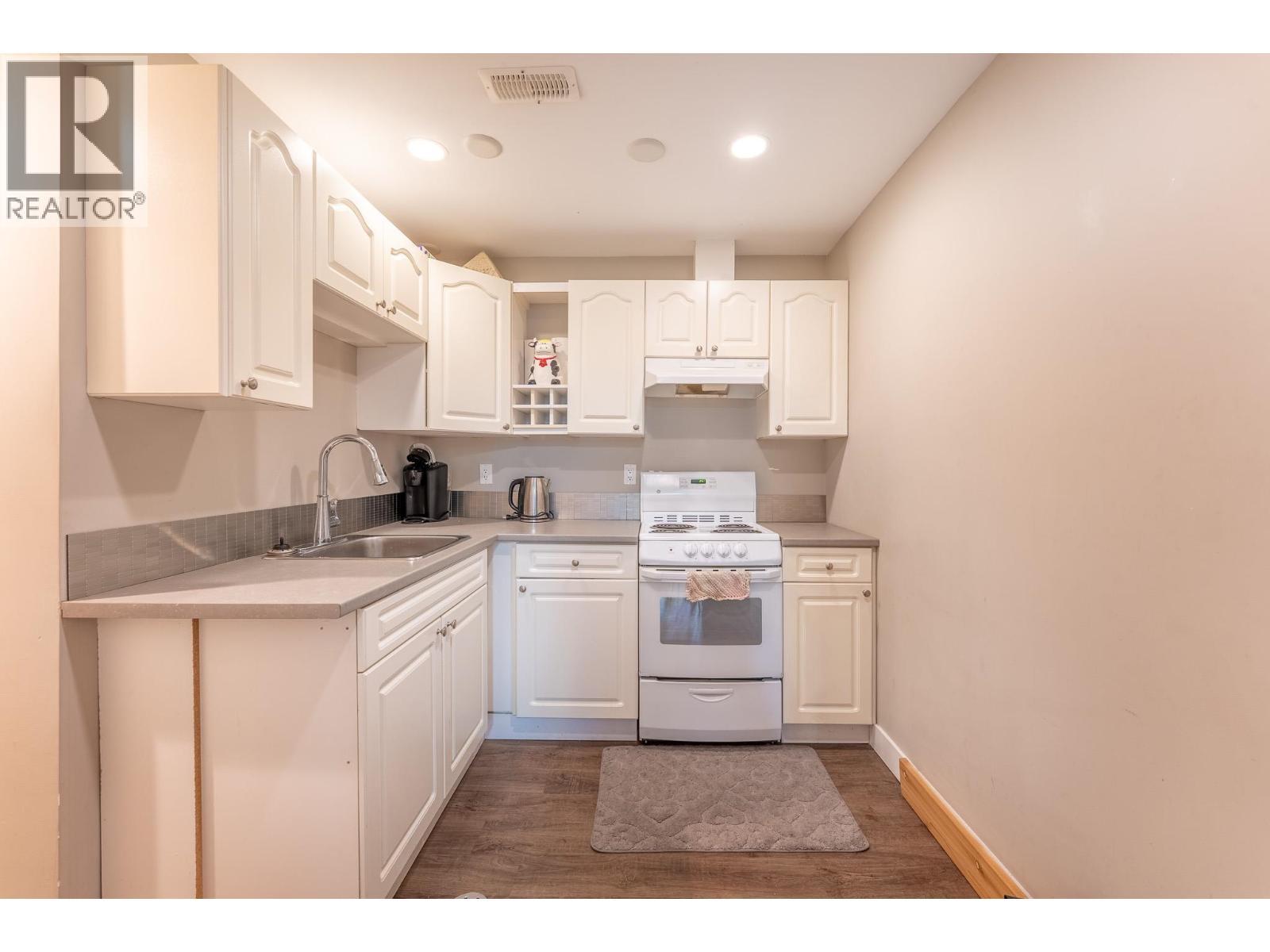 660 Pilot Street, Prince George, BC - Indoor Photo Showing Kitchen