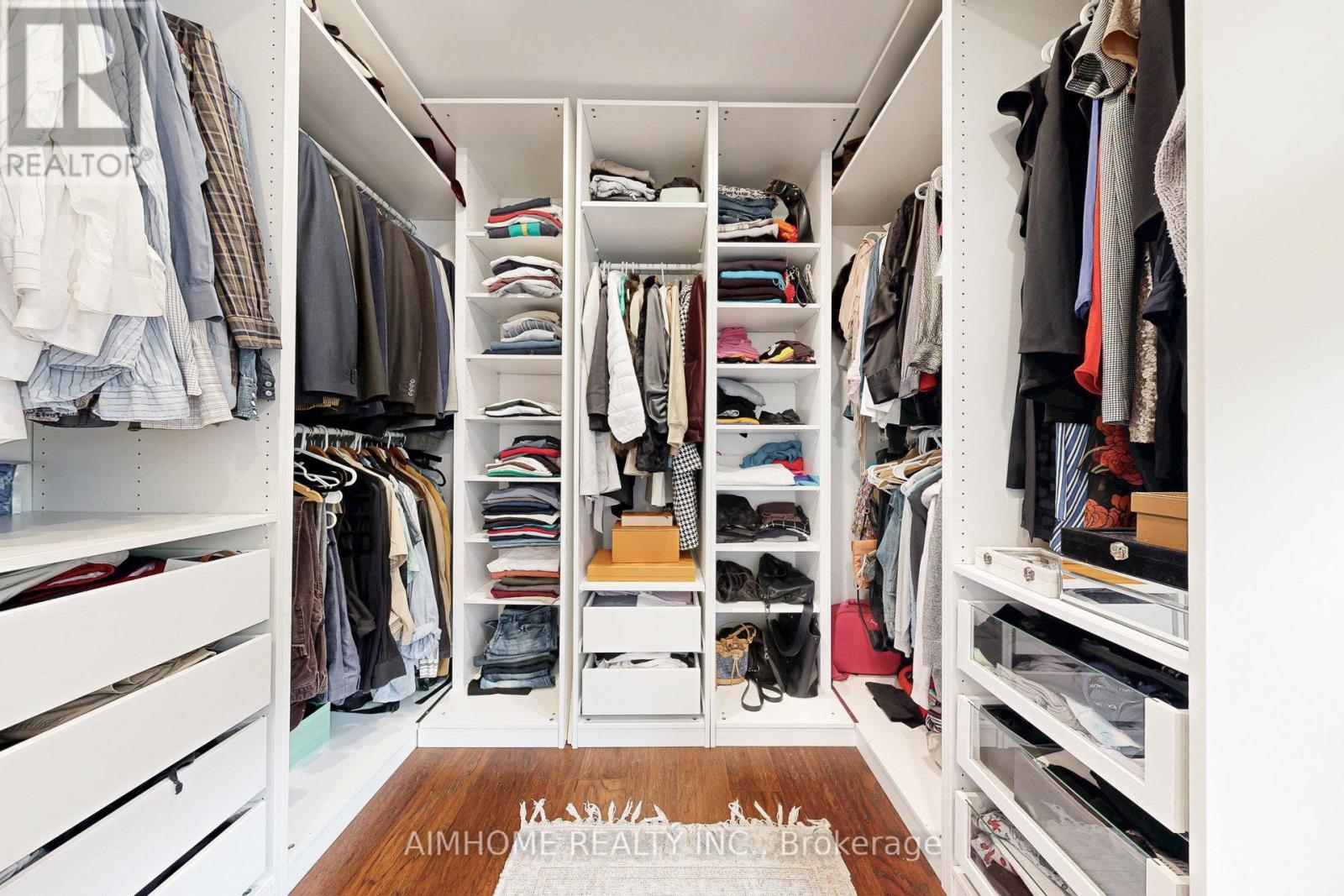 Master bedroom Walk-in closet/Dressing Room - 23 Hildegard Drive, Hamilton, ON - Indoor With Storage