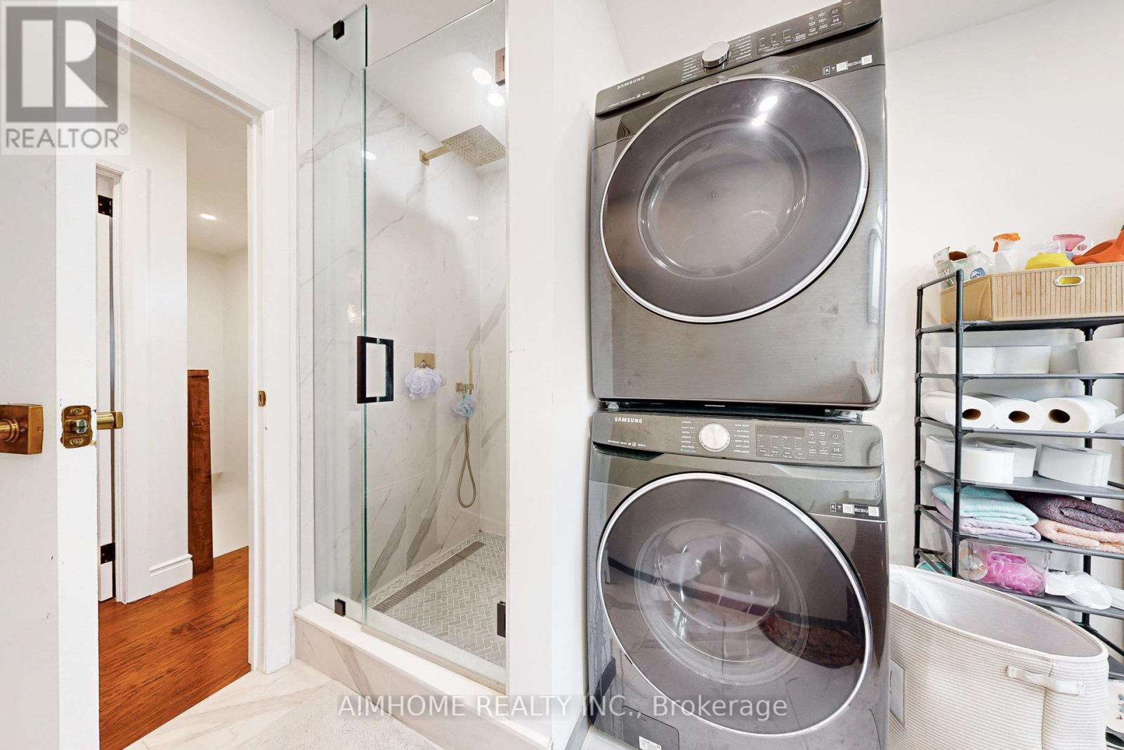 Second Floor Second Bathroom II - 23 Hildegard Drive, Hamilton, ON - Indoor Photo Showing Laundry Room