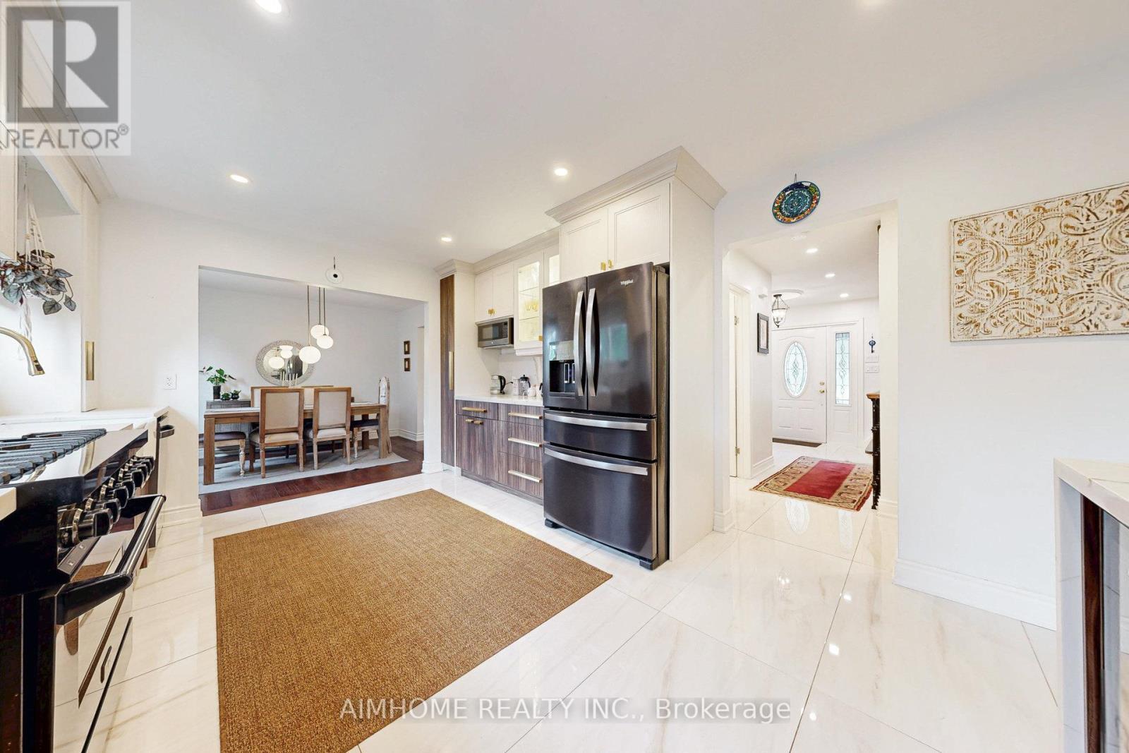 Main Floor Kitchen pic 2 - 23 Hildegard Drive, Hamilton, ON - Indoor Photo Showing Kitchen