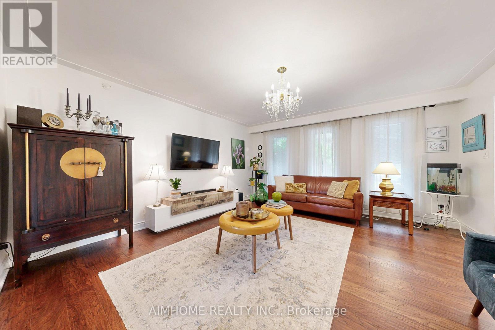 Main floor Living Room - 23 Hildegard Drive, Hamilton, ON - Indoor Photo Showing Living Room