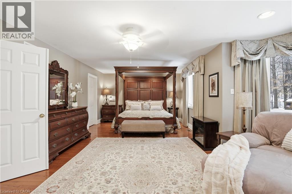 1121 Forestvale Drive, Burlington, ON - Indoor Photo Showing Bedroom