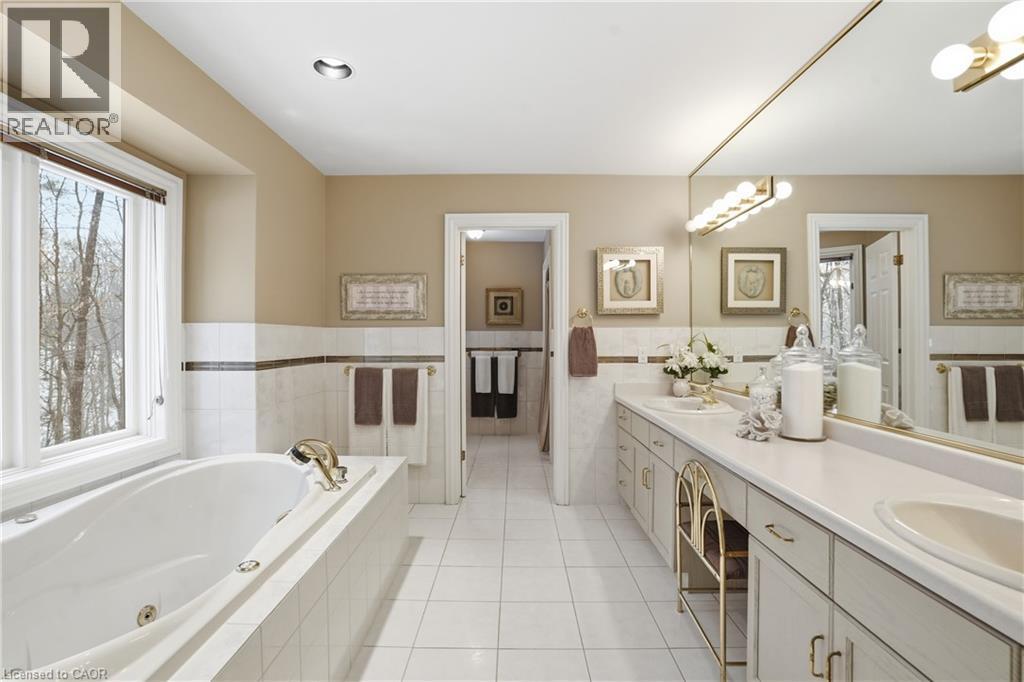 1121 Forestvale Drive, Burlington, ON - Indoor Photo Showing Bathroom