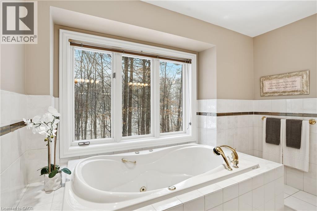 1121 Forestvale Drive, Burlington, ON - Indoor Photo Showing Bathroom