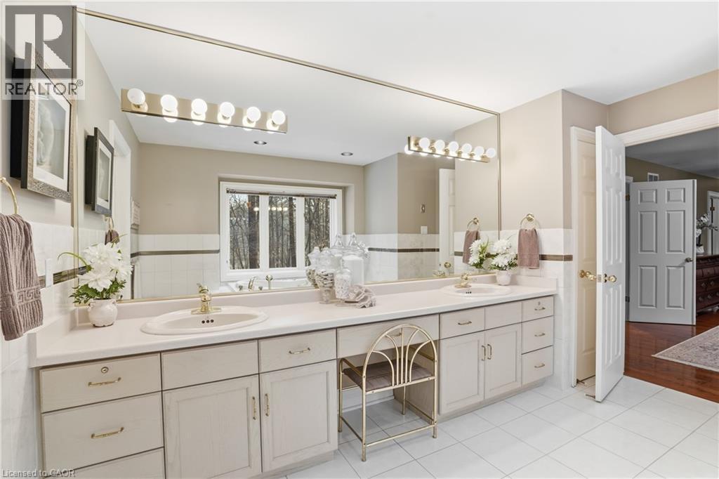 1121 Forestvale Drive, Burlington, ON - Indoor Photo Showing Bathroom
