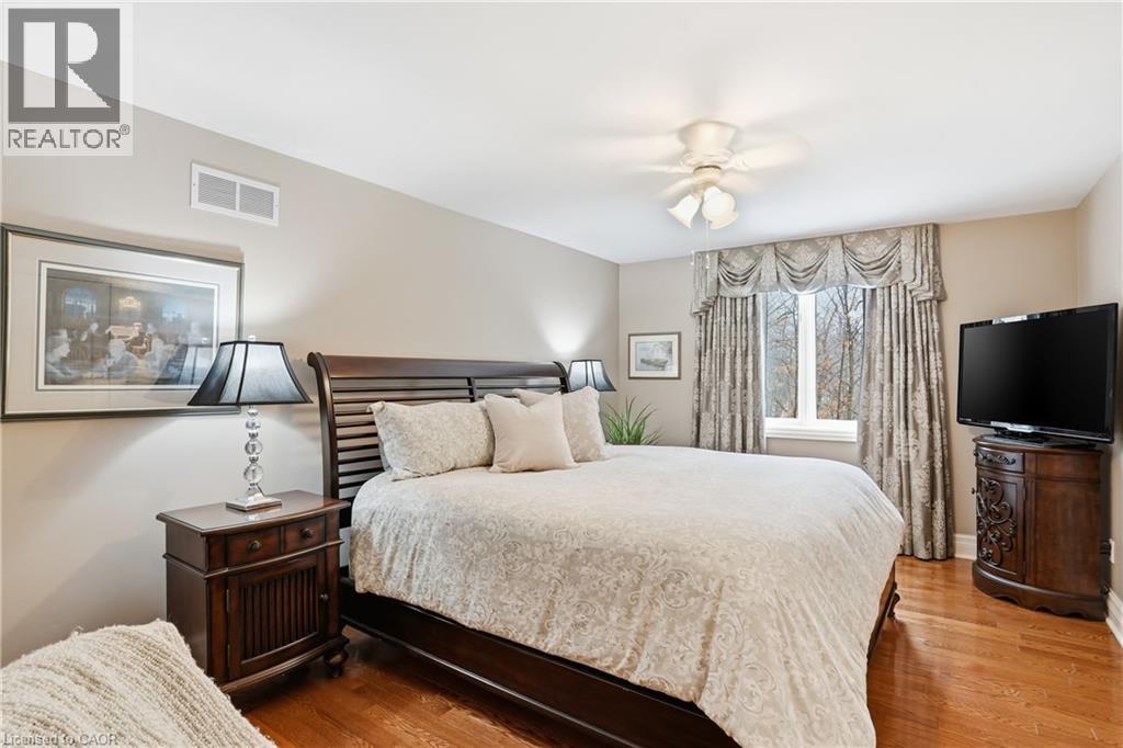 1121 Forestvale Drive, Burlington, ON - Indoor Photo Showing Bedroom