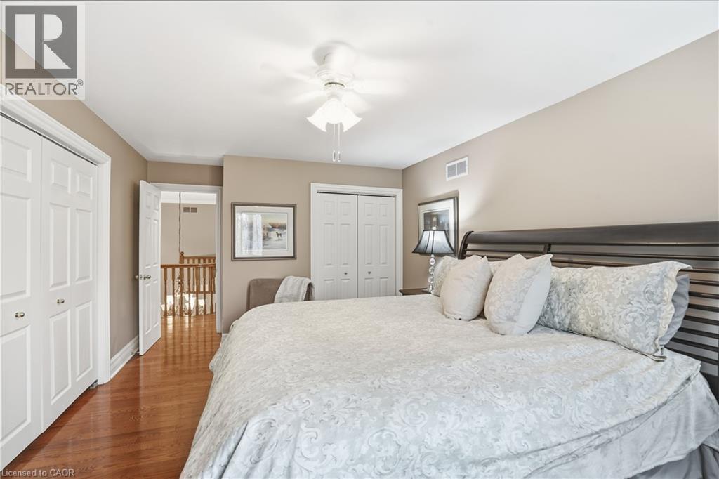 1121 Forestvale Drive, Burlington, ON - Indoor Photo Showing Bedroom