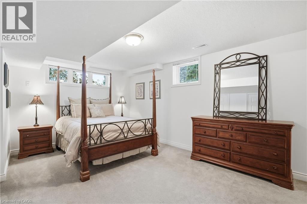 1121 Forestvale Drive, Burlington, ON - Indoor Photo Showing Bedroom