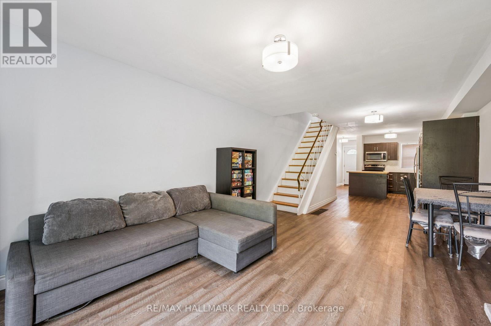 25 - 288 Westcourt Place, Waterloo, ON - Indoor Photo Showing Living Room