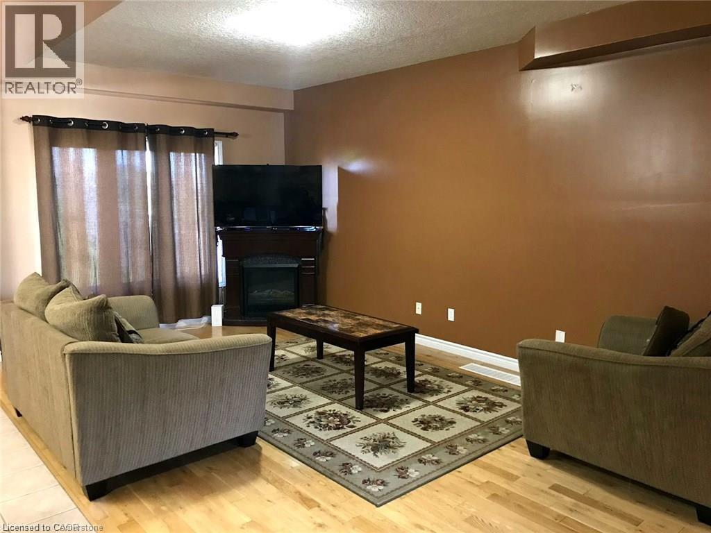193 Huck Crescent, Kitchener, ON - Indoor Photo Showing Living Room