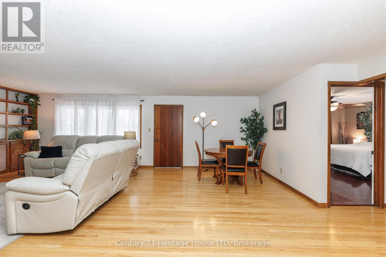Front Entrance - 467 Gorham Rd Road, Fort Erie (Point Abino), ON - Indoor Photo Showing Living Room