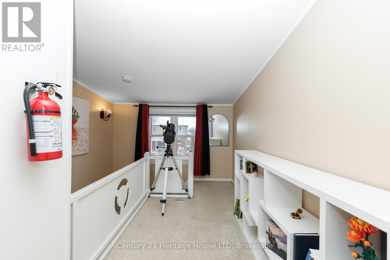 Upstairs nook - 467 Gorham Rd Road, Fort Erie (Point Abino), ON - Indoor Photo Showing Other Room