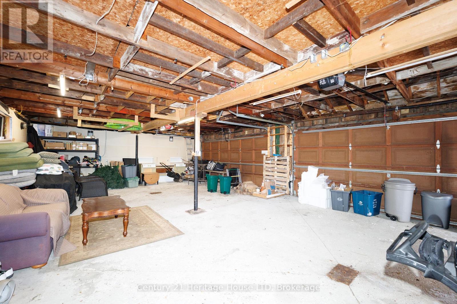 4 Car Garage - Great party space! - 467 Gorham Rd Road, Fort Erie (Point Abino), ON - Indoor Photo Showing Basement